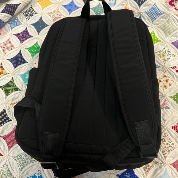 Vera Bradley laptop/tablet bag. Padded pocket for electronics. Zip front pocket - Picture 3 of 6